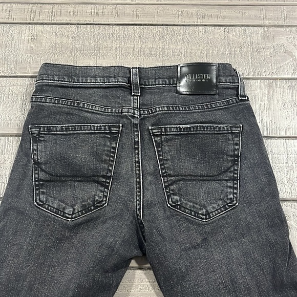 Hollister Jean - Picture 8 of 11